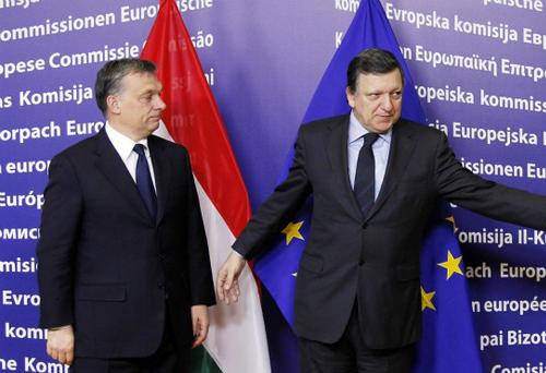 Az első hatályon kívül helyezett cikk