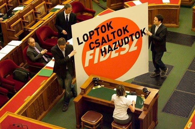 fidesz_loptok_csaltok_hazudtok