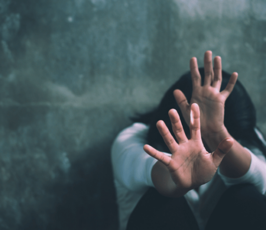 Két véglet – zaklatás a határvonalak között